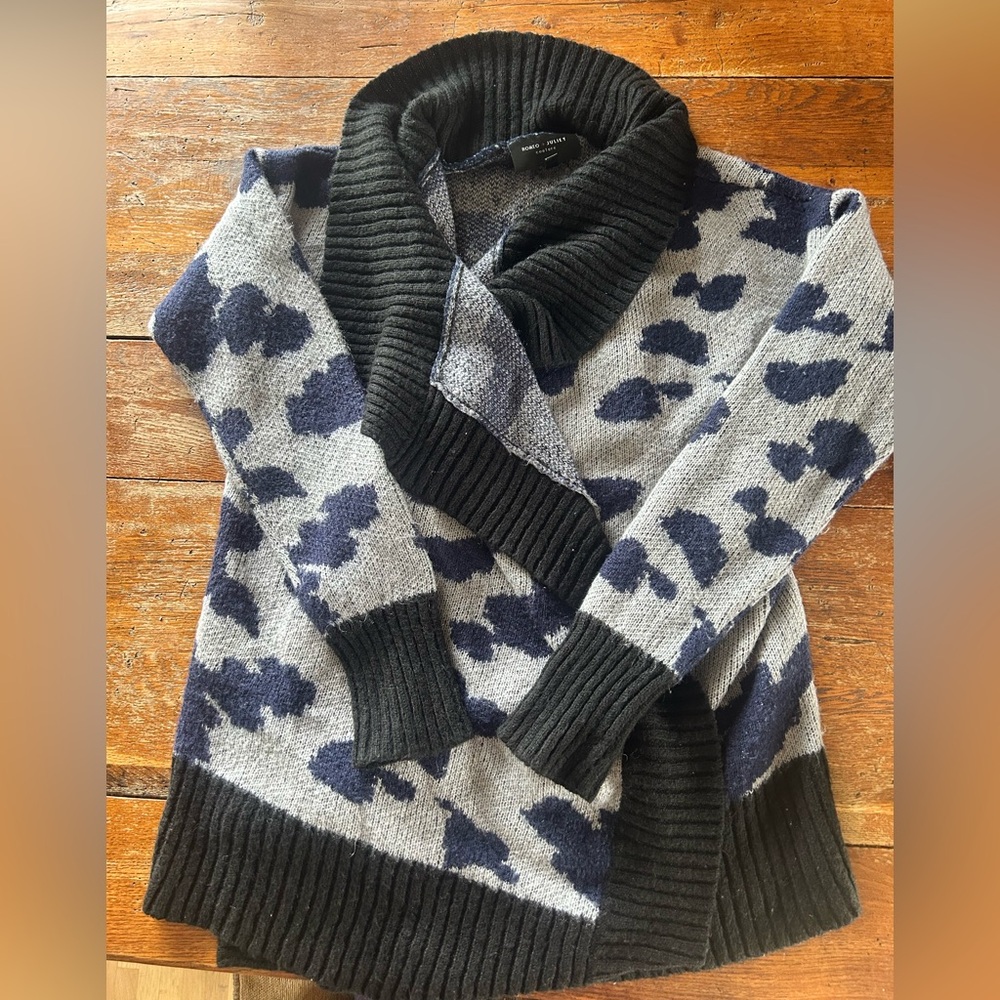 Romeo & Juliet Couture Black and Gray Cardigan, soft and comfy size s